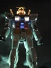見上げるガンダム